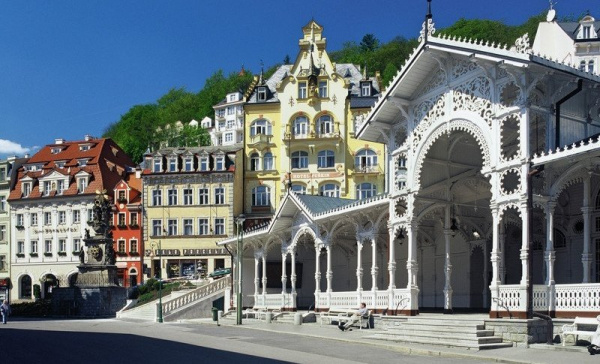 Karlovy Vary zahájily letošní lázeňskou sezonu, věří v další nárůst počtu hostů  