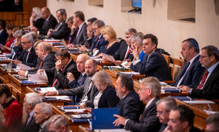 Nejste na to sami. Senát odhlasoval mimořádnou pomoc pro lidi zasažené povodněmi 