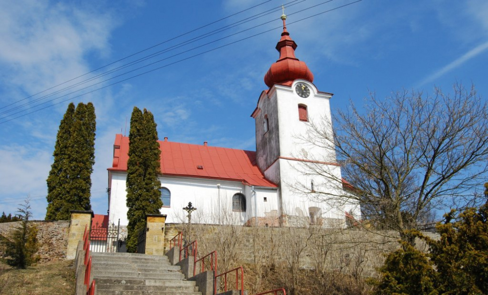 Vládní poslanci dnes schválili zdanění církevních restitucí