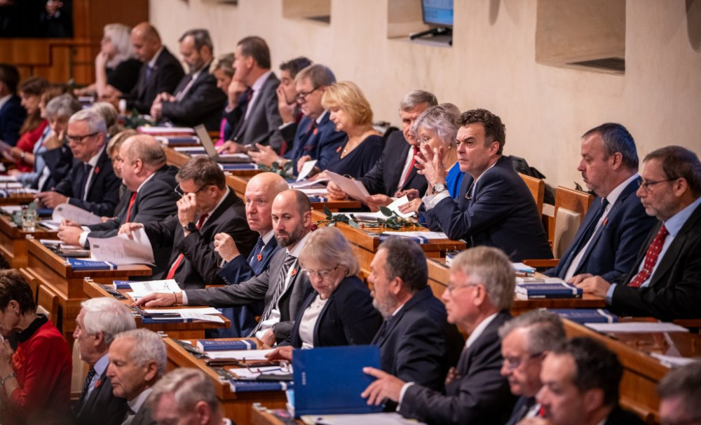 Nejste na to sami. Senát odhlasoval mimořádnou pomoc pro lidi zasažené povodněmi 