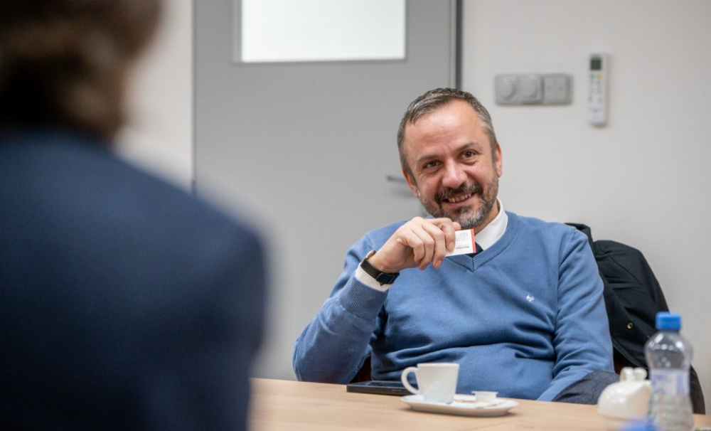 Marek Ženíšek: Je povinností ministra ukazovat práci na sociálních sítích. Hranolky si ale neobléknu