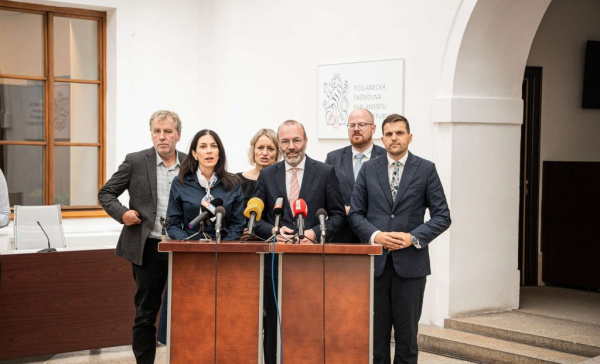 Weber: Češi rozhodnou, jestli budou v EU u kormidla, nebo v izolaci s hnutím ANO